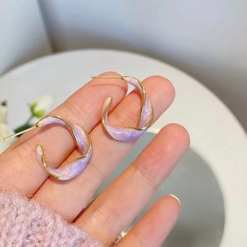 Twisted Hop Earrings for an earthy, feminine, subtle vibe
